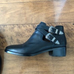 Frye: Ray Western Shootie, size 8, width B, black.